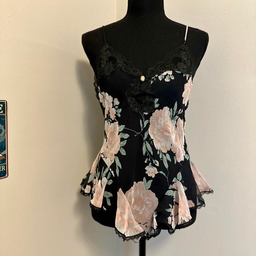 Vintage indulgence brand floral envelope chemise